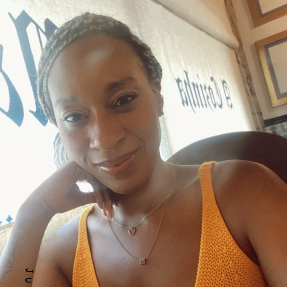 Meet your Posher, Monique